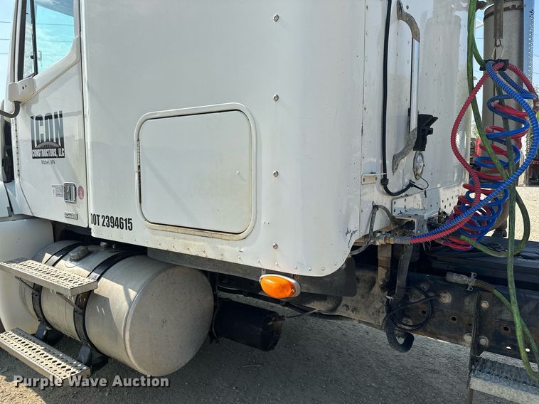 image for item MQ9461 2003 Freightliner Century Class S/T  semi truck