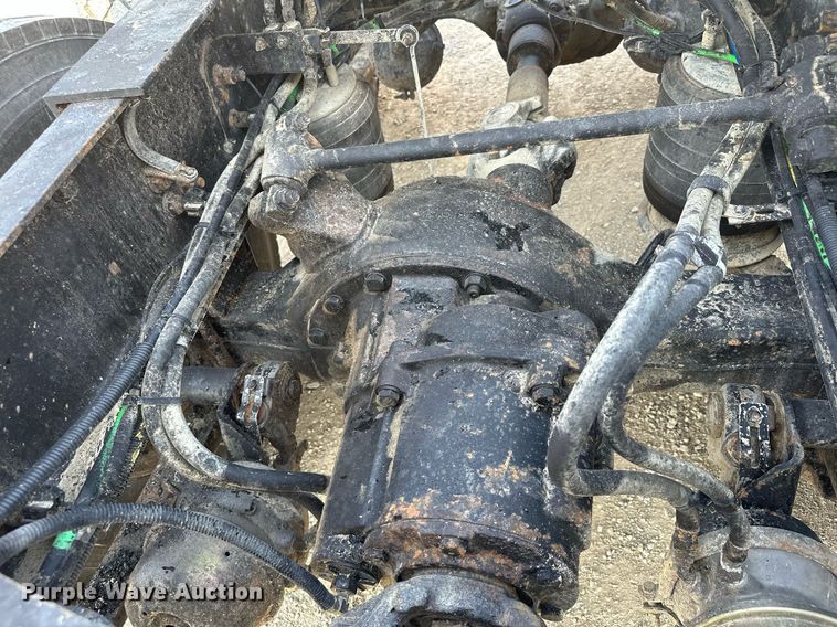 image for item MQ9461 2003 Freightliner Century Class S/T  semi truck