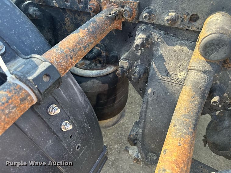 image for item MQ9461 2003 Freightliner Century Class S/T  semi truck