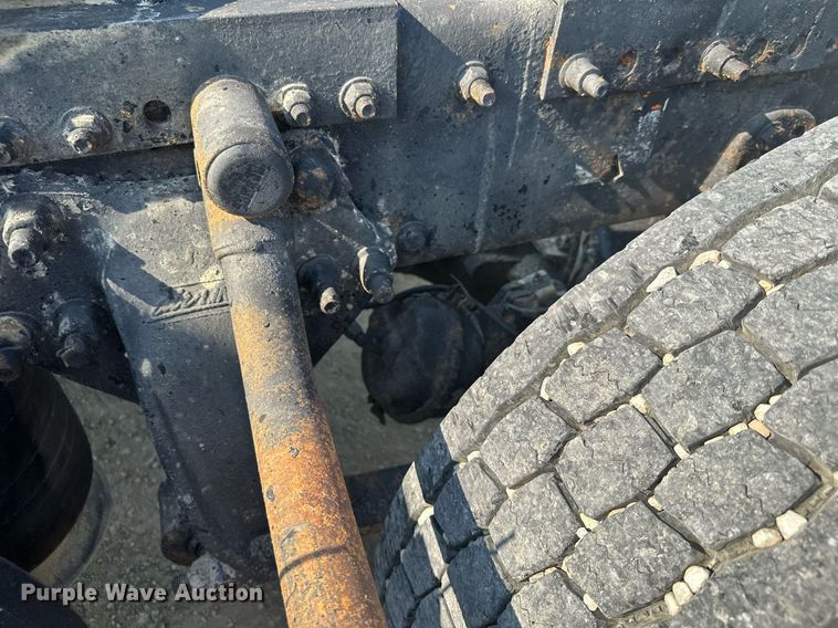 image for item MQ9461 2003 Freightliner Century Class S/T  semi truck