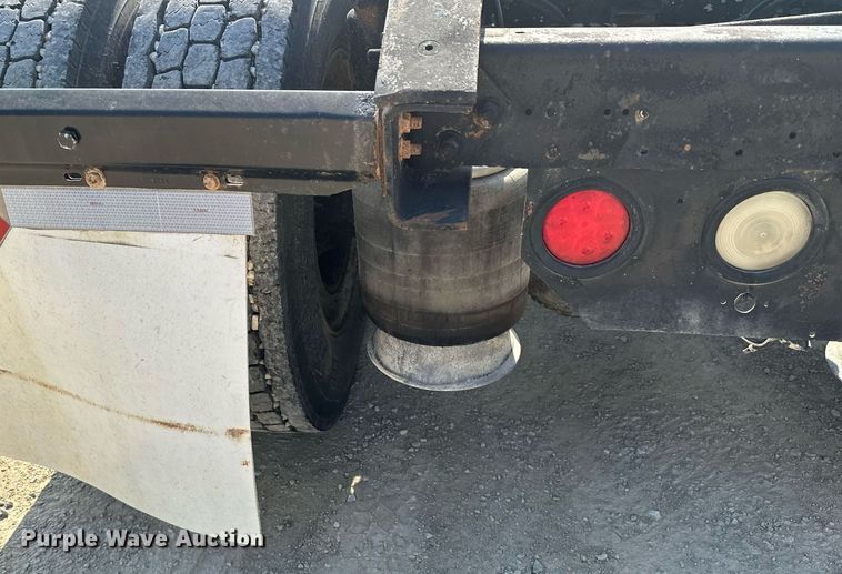 image for item MQ9461 2003 Freightliner Century Class S/T  semi truck