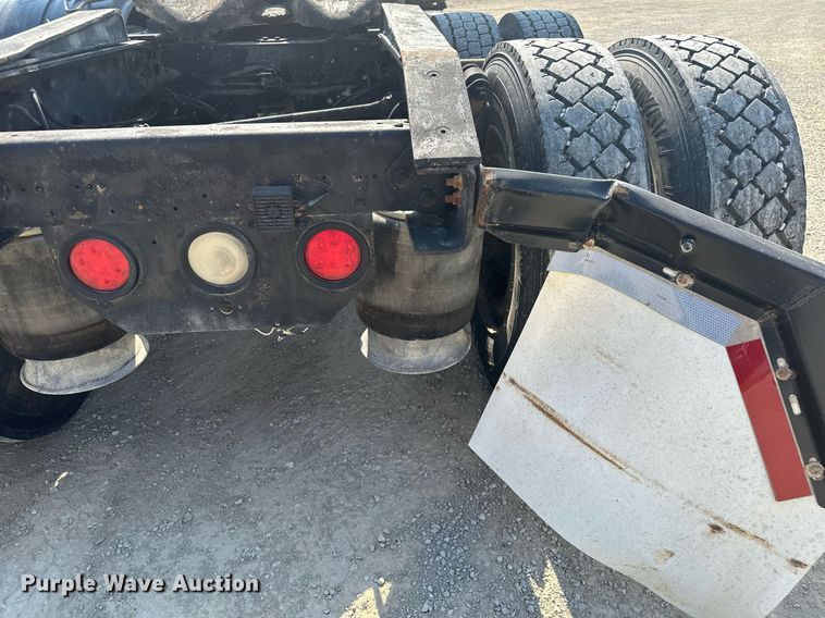 image for item MQ9461 2003 Freightliner Century Class S/T  semi truck