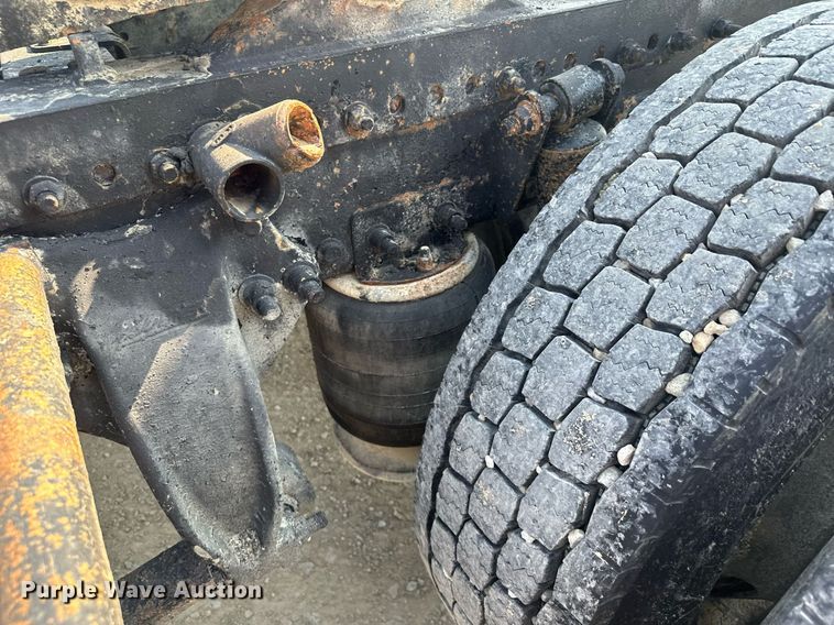 image for item MQ9461 2003 Freightliner Century Class S/T  semi truck