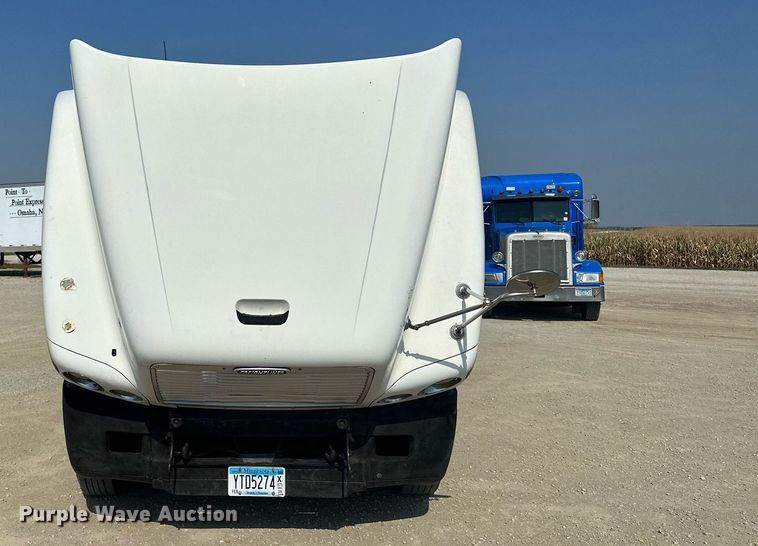 image for item MQ9461 2003 Freightliner Century Class S/T  semi truck