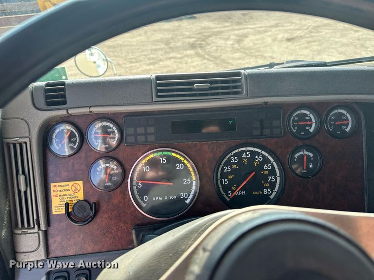 image for item MQ9461 2003 Freightliner Century Class S/T  semi truck