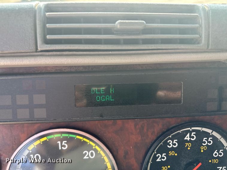 image for item MQ9461 2003 Freightliner Century Class S/T  semi truck