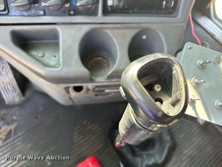 image for item MQ9461 2003 Freightliner Century Class S/T  semi truck