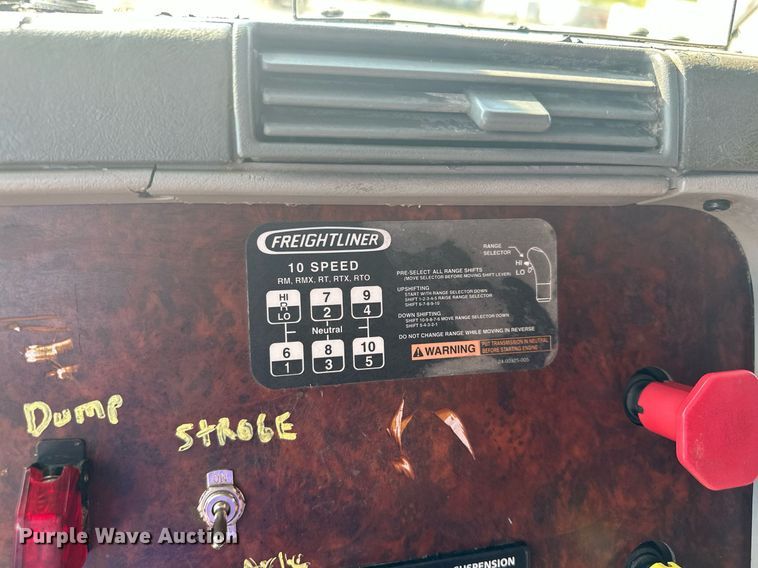 image for item MQ9461 2003 Freightliner Century Class S/T  semi truck