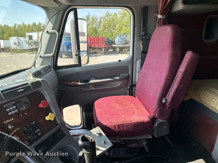 image for item MQ9461 2003 Freightliner Century Class S/T  semi truck