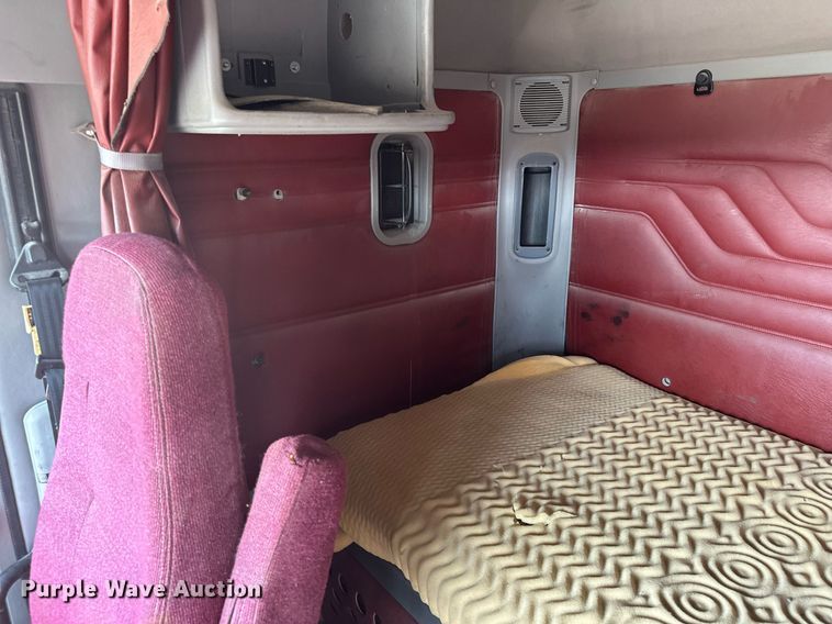 image for item MQ9461 2003 Freightliner Century Class S/T  semi truck