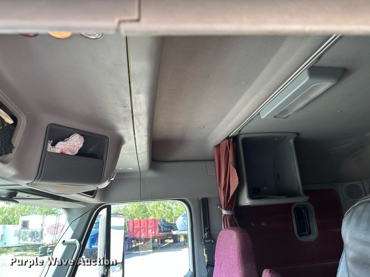 image for item MQ9461 2003 Freightliner Century Class S/T  semi truck