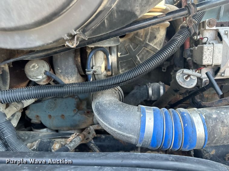 image for item MQ9461 2003 Freightliner Century Class S/T  semi truck