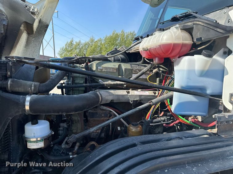 image for item MQ9461 2003 Freightliner Century Class S/T  semi truck