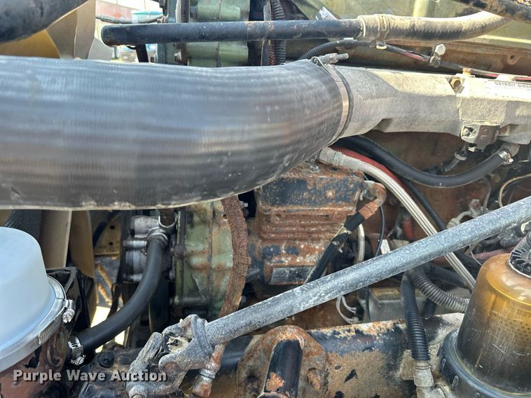 image for item MQ9461 2003 Freightliner Century Class S/T  semi truck