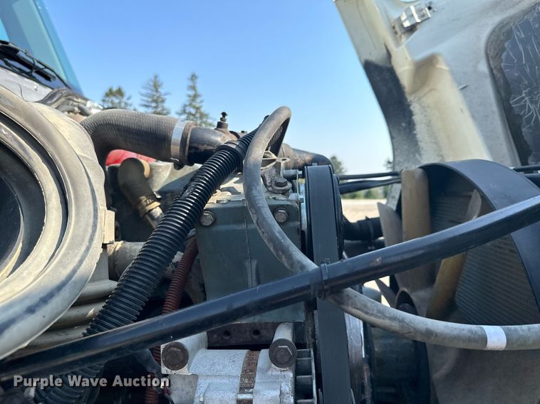 image for item MQ9461 2003 Freightliner Century Class S/T  semi truck