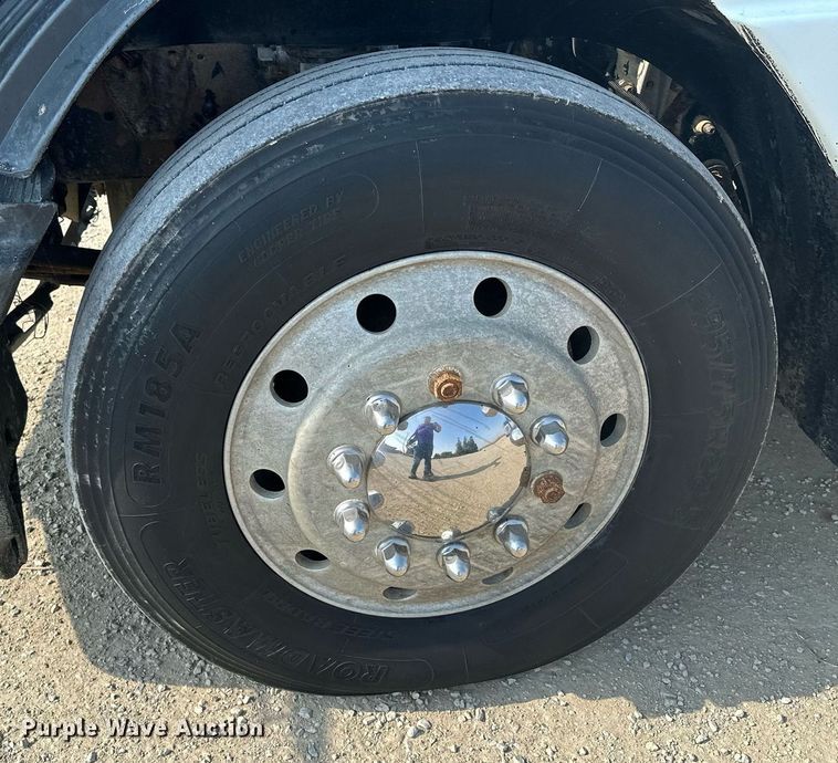 image for item MQ9461 2003 Freightliner Century Class S/T  semi truck