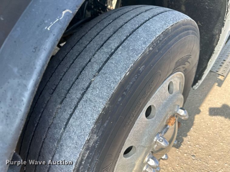 image for item MQ9461 2003 Freightliner Century Class S/T  semi truck