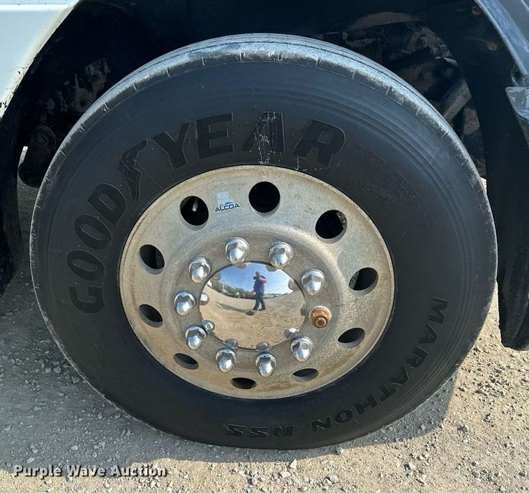 image for item MQ9461 2003 Freightliner Century Class S/T  semi truck