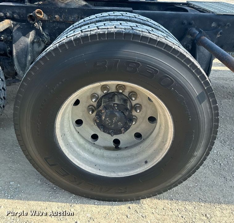 image for item MQ9461 2003 Freightliner Century Class S/T  semi truck