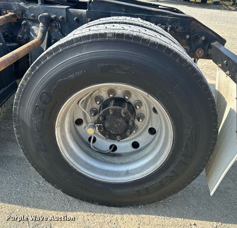 image for item MQ9461 2003 Freightliner Century Class S/T  semi truck