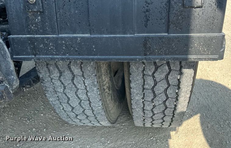 image for item MQ9461 2003 Freightliner Century Class S/T  semi truck