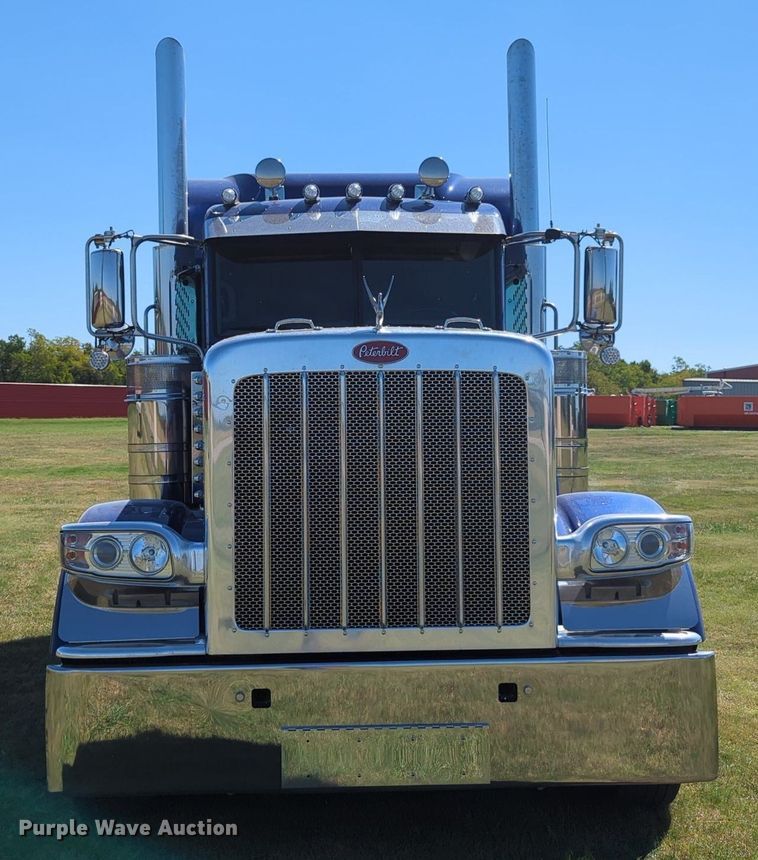 image for item MX9416 2021 Peterbilt 389  semi truck