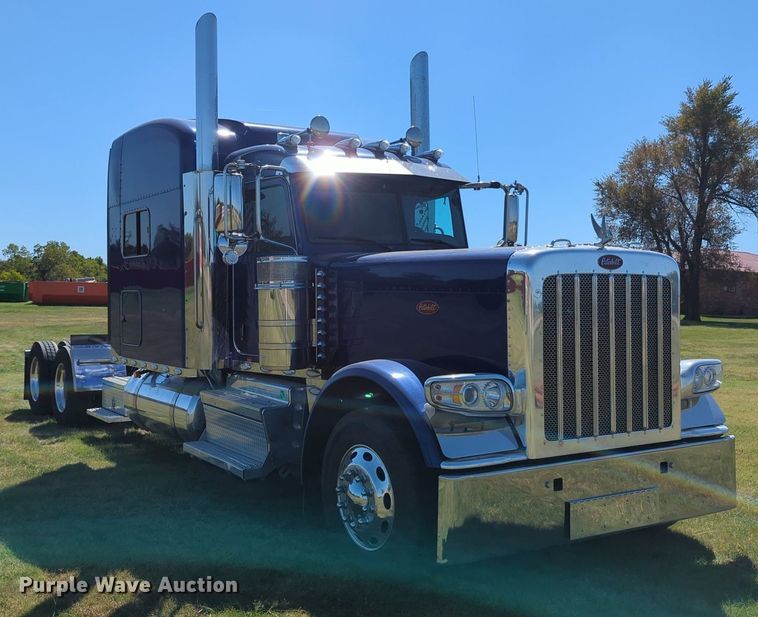image for item MX9416 2021 Peterbilt 389  semi truck