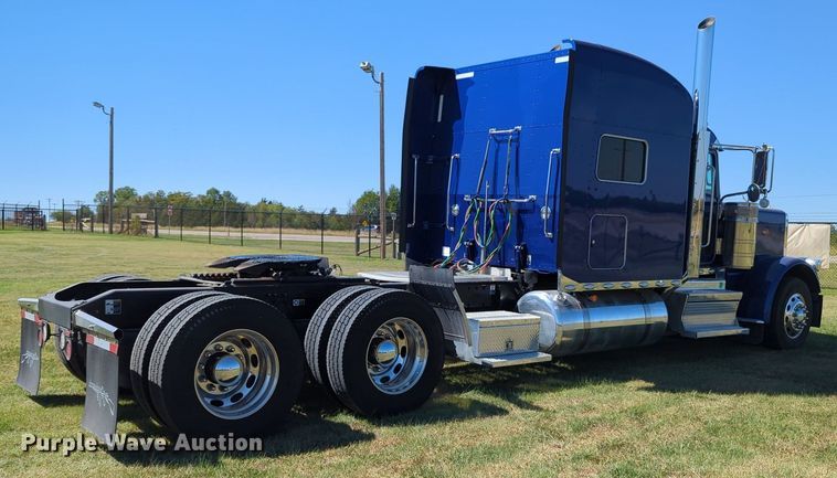 image for item MX9416 2021 Peterbilt 389  semi truck