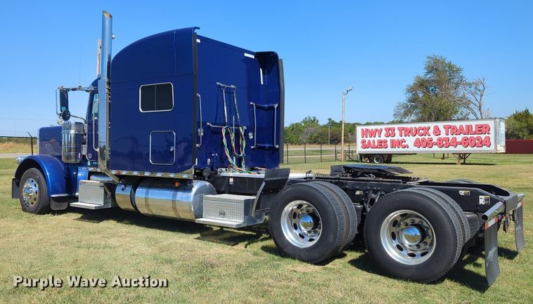 image for item MX9416 2021 Peterbilt 389  semi truck