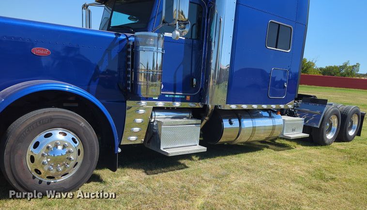 image for item MX9416 2021 Peterbilt 389  semi truck