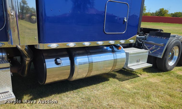 image for item MX9416 2021 Peterbilt 389  semi truck