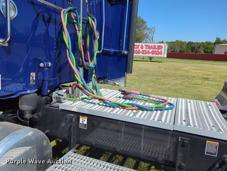 image for item MX9416 2021 Peterbilt 389  semi truck