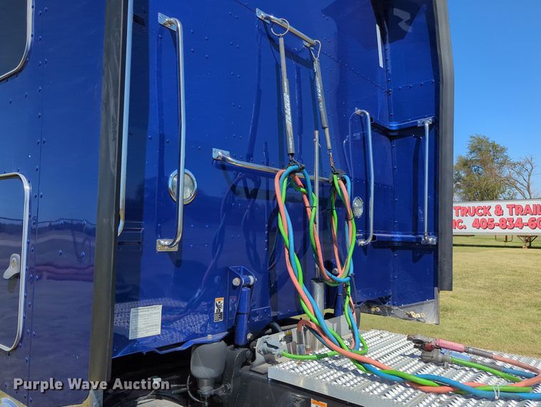 image for item MX9416 2021 Peterbilt 389  semi truck