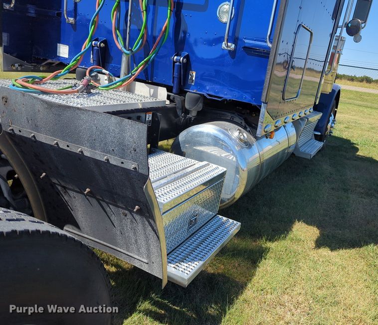 image for item MX9416 2021 Peterbilt 389  semi truck