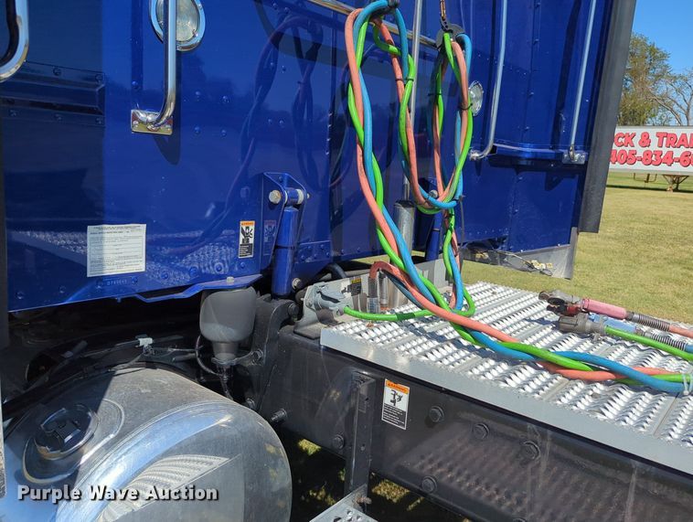 image for item MX9416 2021 Peterbilt 389  semi truck