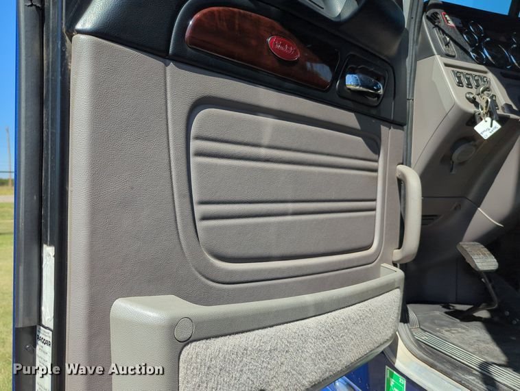 image for item MX9416 2021 Peterbilt 389  semi truck