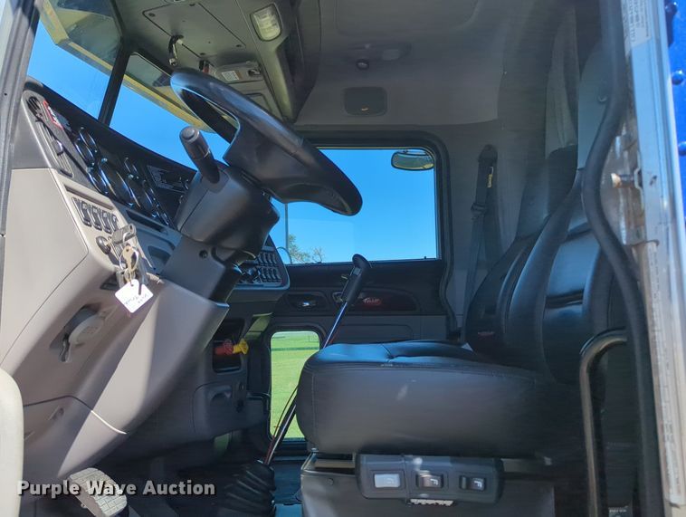 image for item MX9416 2021 Peterbilt 389  semi truck