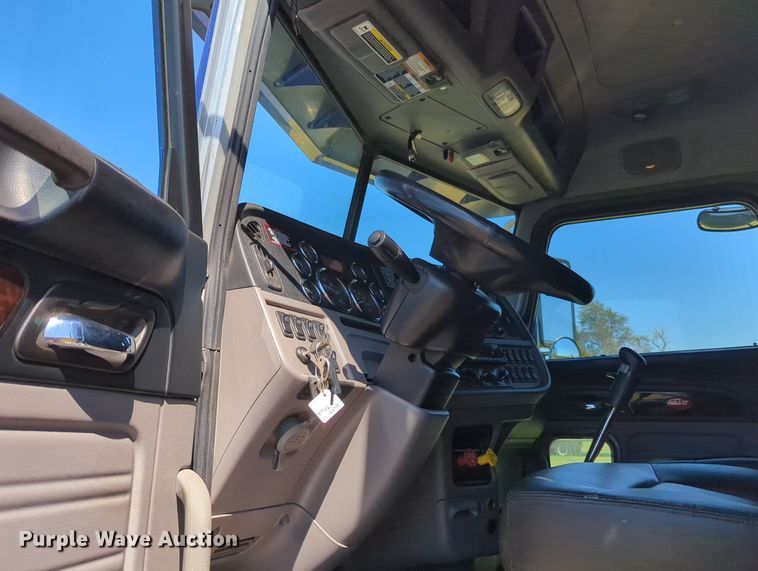 image for item MX9416 2021 Peterbilt 389  semi truck