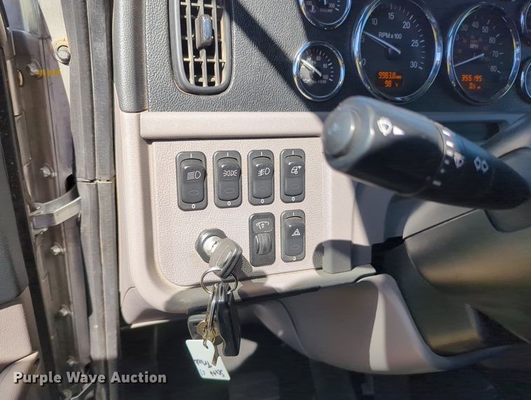 image for item MX9416 2021 Peterbilt 389  semi truck