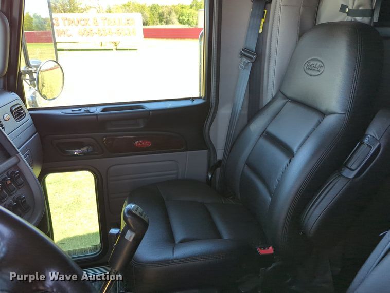 image for item MX9416 2021 Peterbilt 389  semi truck