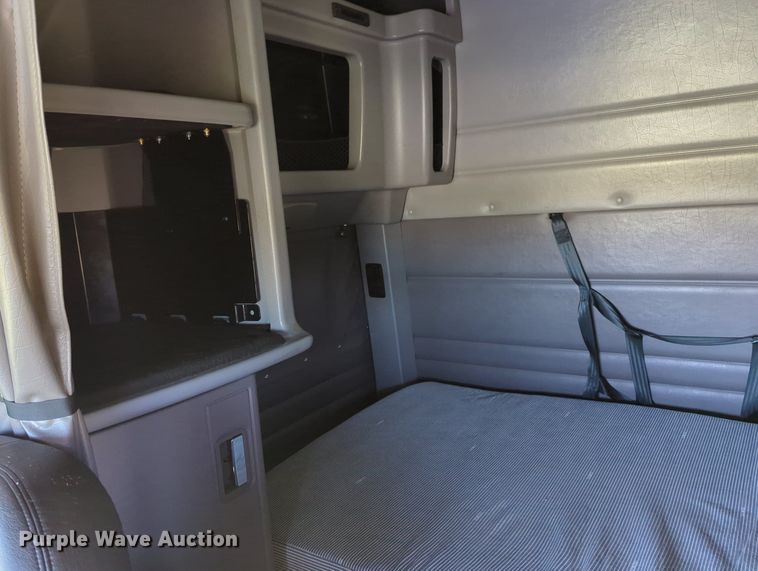 image for item MX9416 2021 Peterbilt 389  semi truck