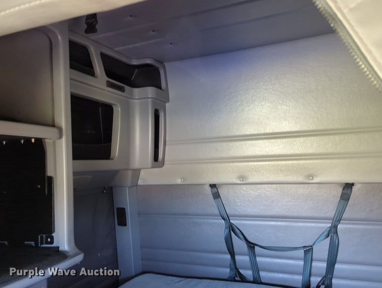 image for item MX9416 2021 Peterbilt 389  semi truck