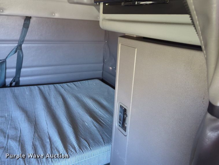 image for item MX9416 2021 Peterbilt 389  semi truck