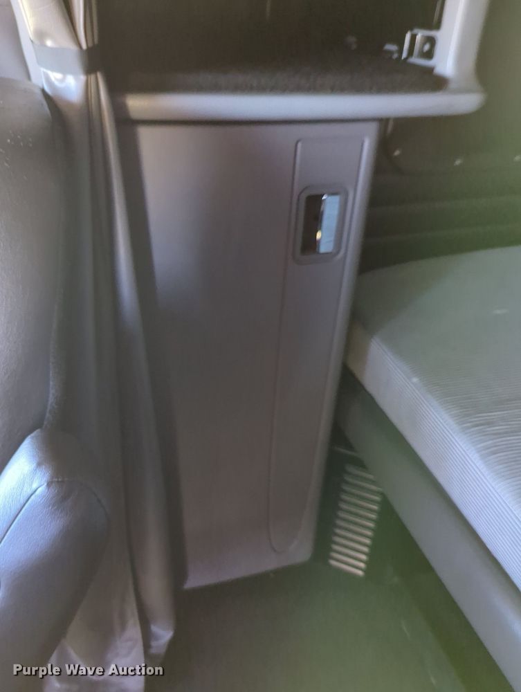 image for item MX9416 2021 Peterbilt 389  semi truck