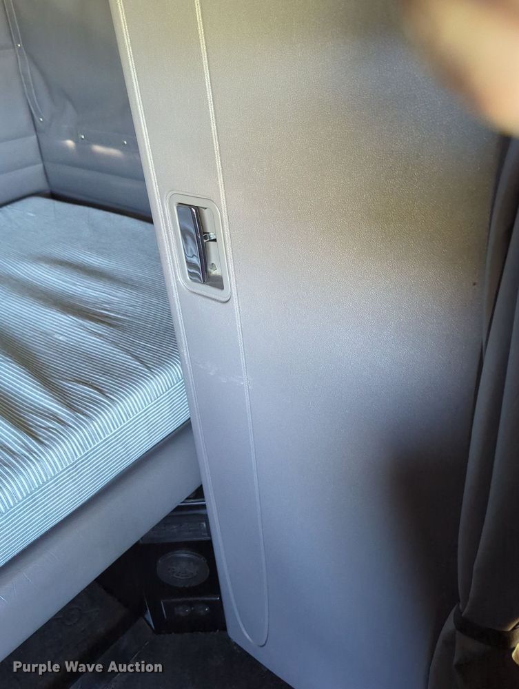 image for item MX9416 2021 Peterbilt 389  semi truck