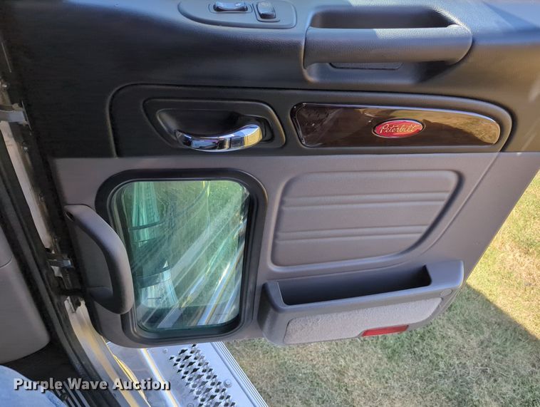 image for item MX9416 2021 Peterbilt 389  semi truck