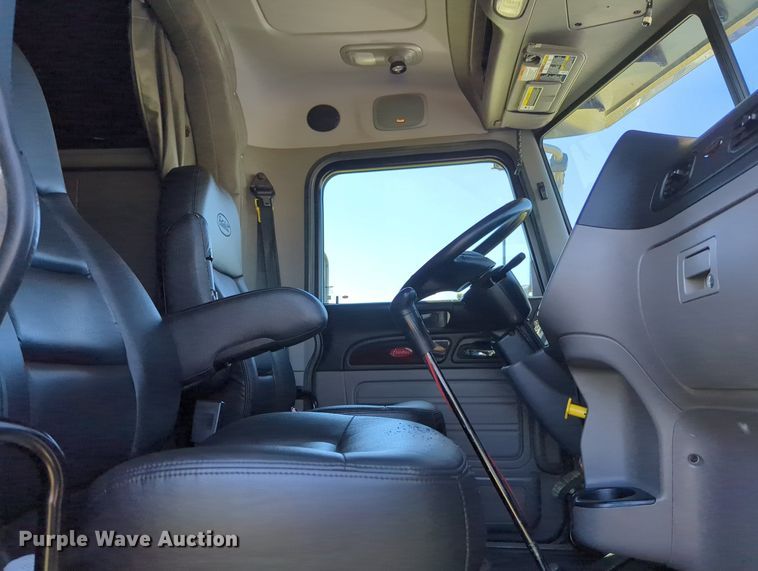 image for item MX9416 2021 Peterbilt 389  semi truck