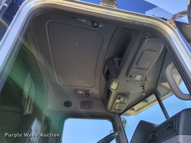 image for item MX9416 2021 Peterbilt 389  semi truck