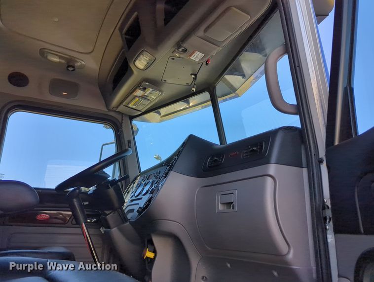 image for item MX9416 2021 Peterbilt 389  semi truck