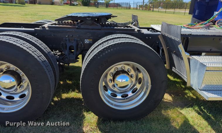 image for item MX9416 2021 Peterbilt 389  semi truck